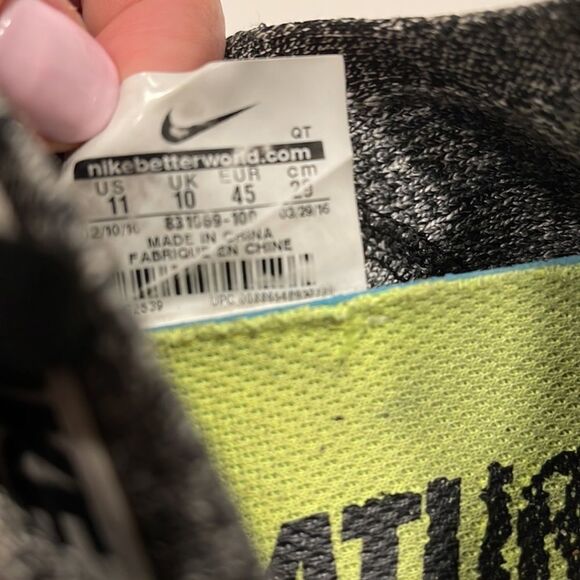 Nike Sneakers   - Picture 4 of 4